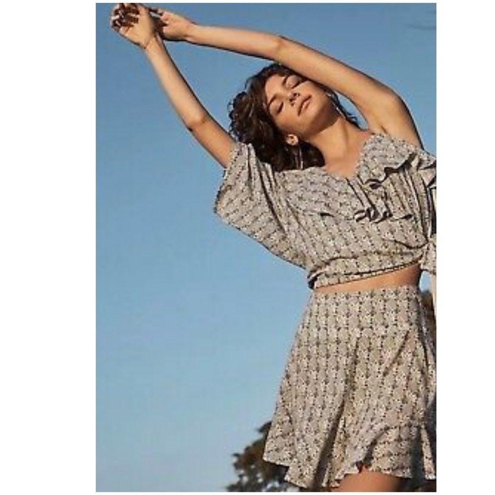 ANTHROPOLOGIE Maeve Pinespple Ruffled Shorts Small - Picture 8 of 8